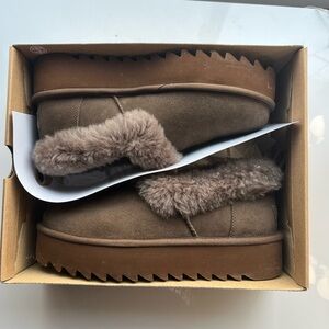 UGG brown boots size 7